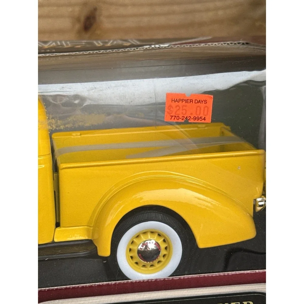 Road Signature Deluxe Edition 1937 Studebaker Coupe Express Pick Up‎ Truck 1:18